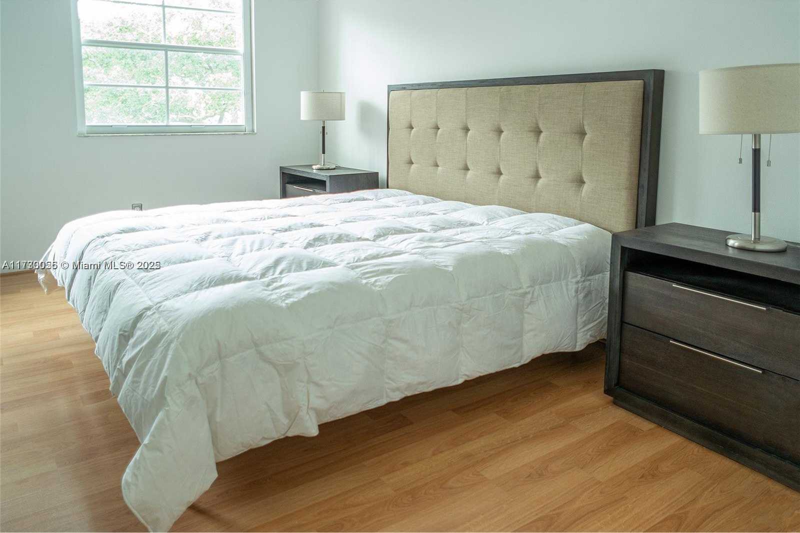 Small Image of 3215 NE 184th St, Aventura, FL 33160, USA Number 21