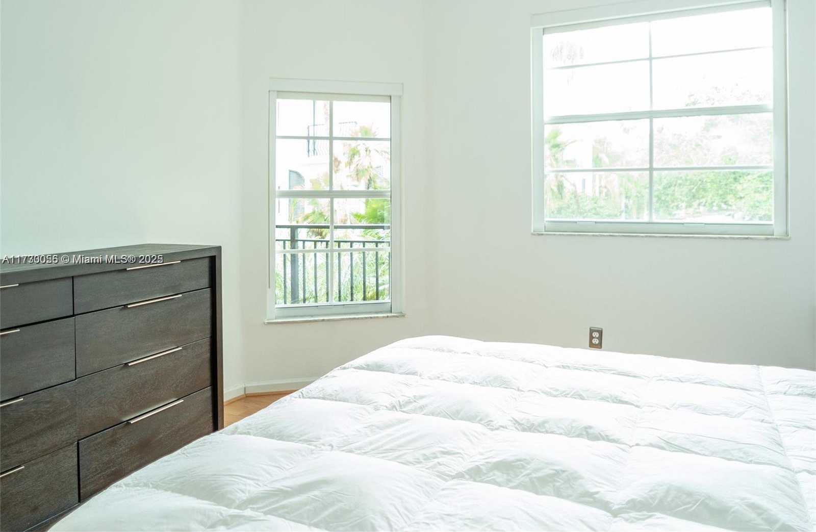 Small Image of 3215 NE 184th St, Aventura, FL 33160, USA Number 22