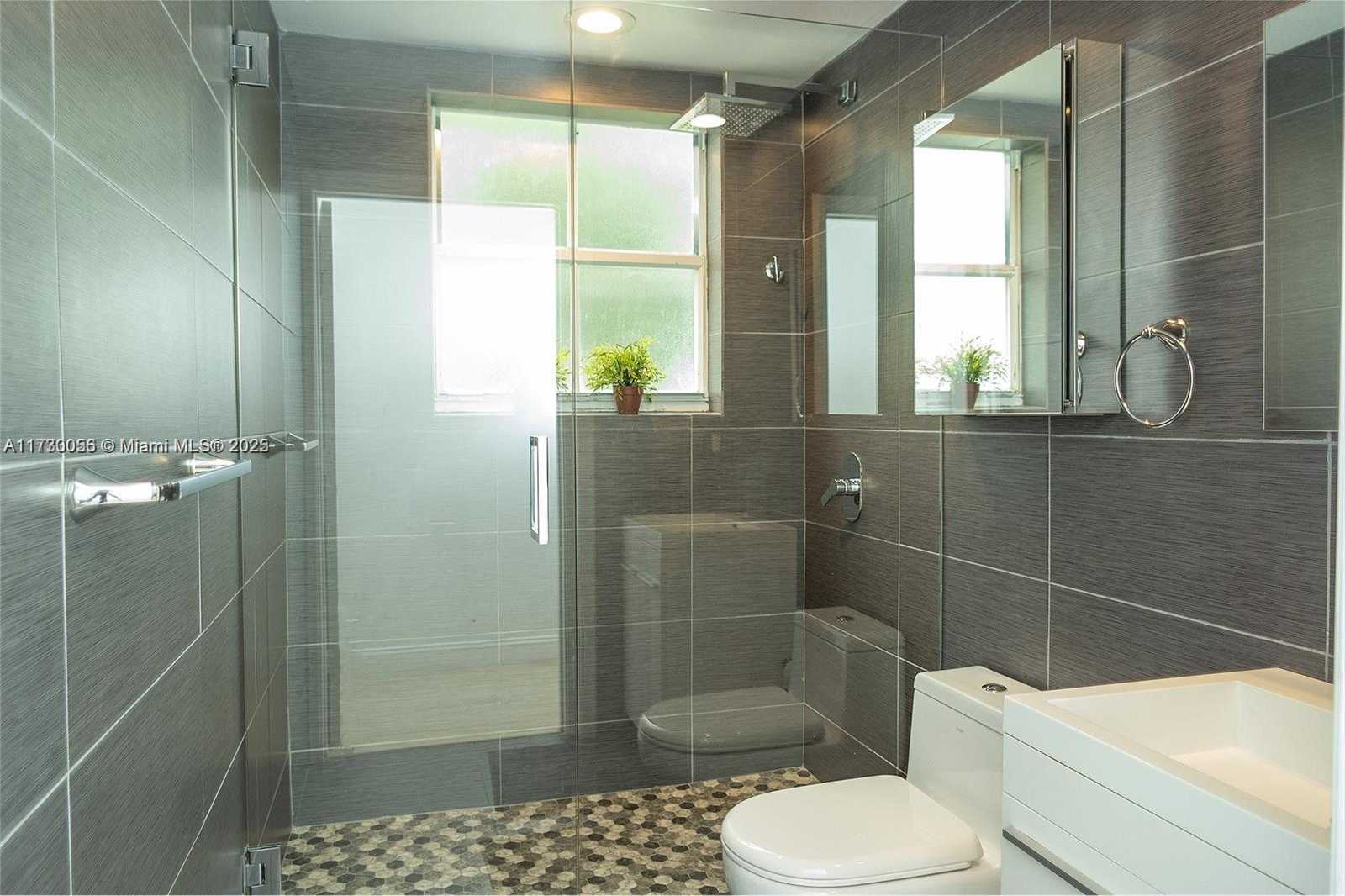 Small Image of 3215 NE 184th St, Aventura, FL 33160, USA Number 27