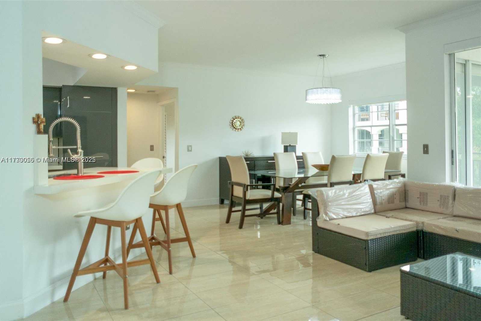 Small Image of 3215 NE 184th St, Aventura, FL 33160, USA Number 4