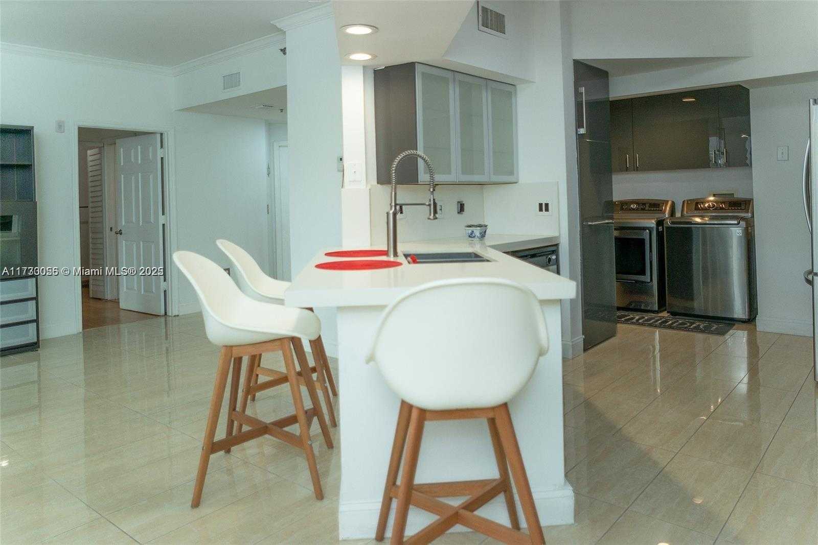 Small Image of 3215 NE 184th St, Aventura, FL 33160, USA Number 7