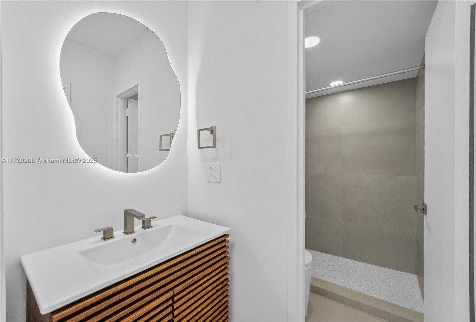 Small Image of 2899 COLLINS AVE #531, Miami Beach Number 15