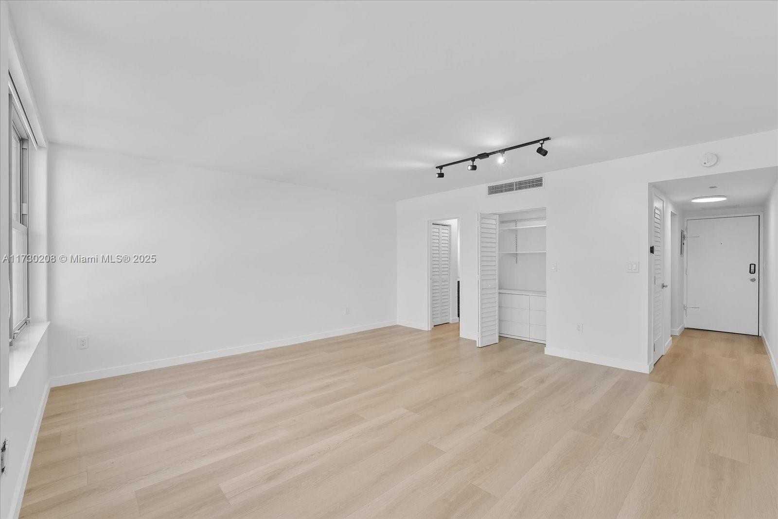 Small Image of 2899 COLLINS AVE #531, Miami Beach Number 4