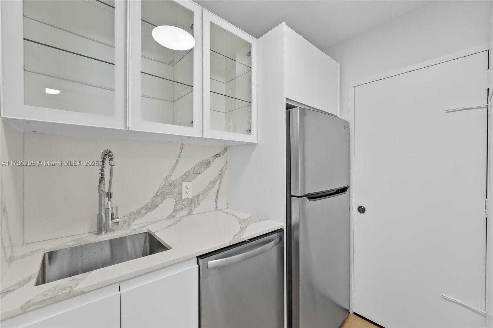 Small Image of 2899 COLLINS AVE #531, Miami Beach Number 8