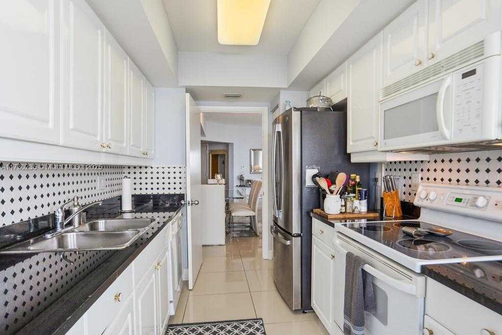 Small Image of 21055 YACHT CLUB DR #2005, Aventura Number 11