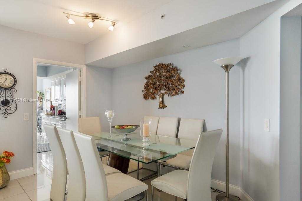Small Image of 21055 YACHT CLUB DR #2005, Aventura Number 12
