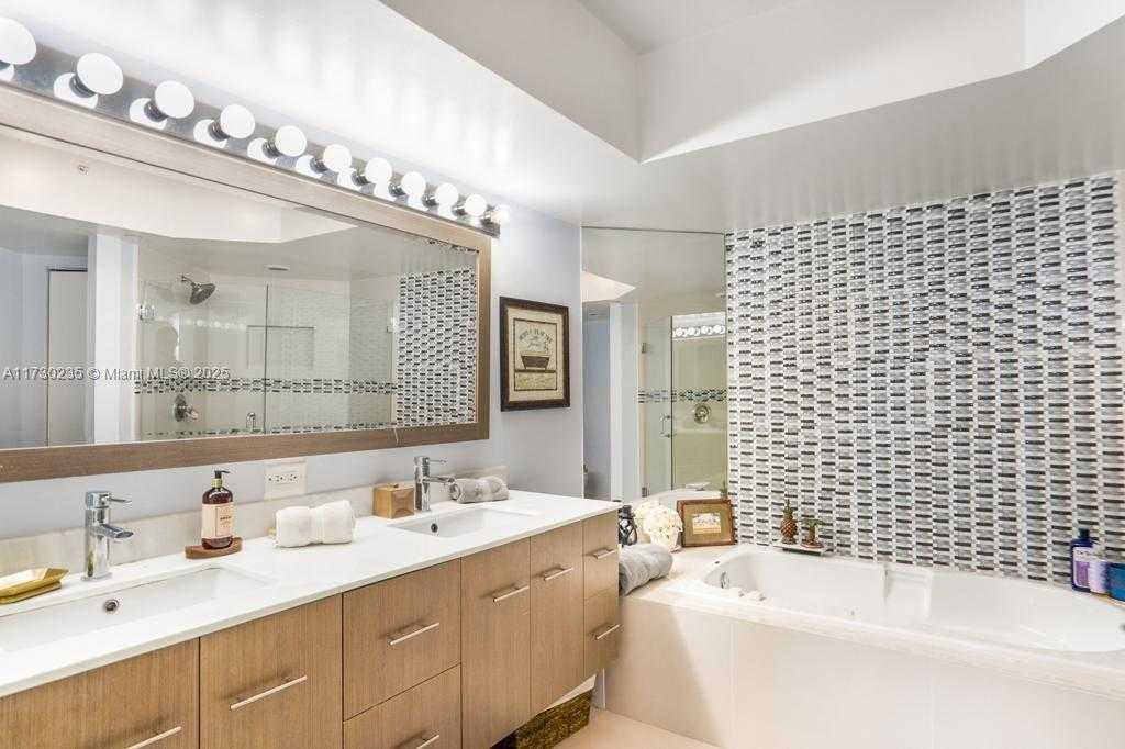 Small Image of 21055 YACHT CLUB DR #2005, Aventura Number 9