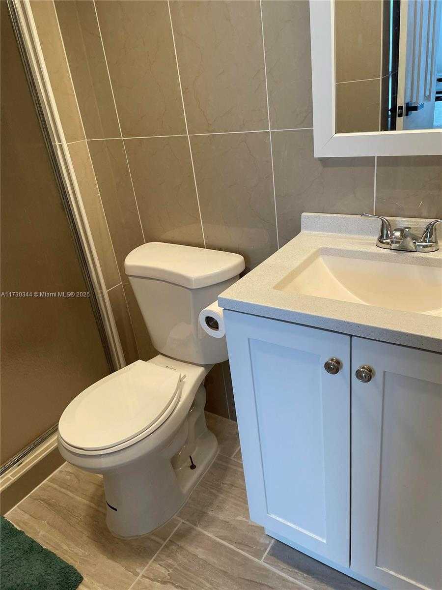 Small Image of 3475 NORTH COUNTRY CLUB DR #707, Aventura Number 13