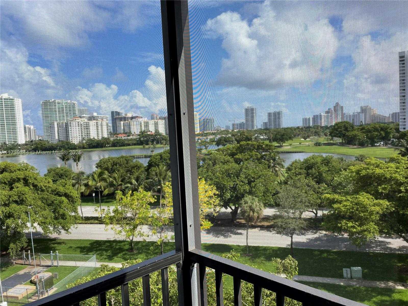 Small Image of 3475 NORTH COUNTRY CLUB DR #707, Aventura Number 18
