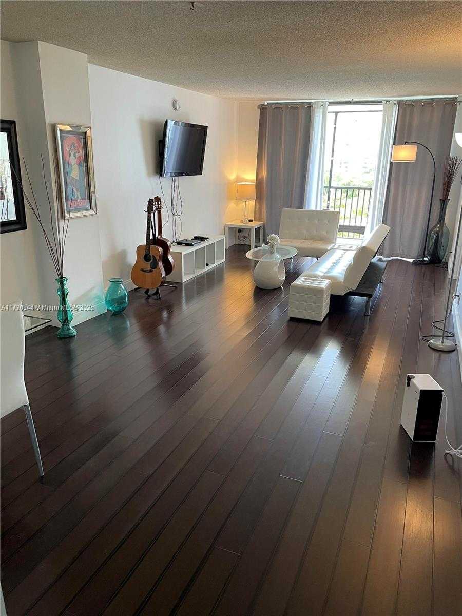 Small Image of 3475 NORTH COUNTRY CLUB DR #707, Aventura Number 2