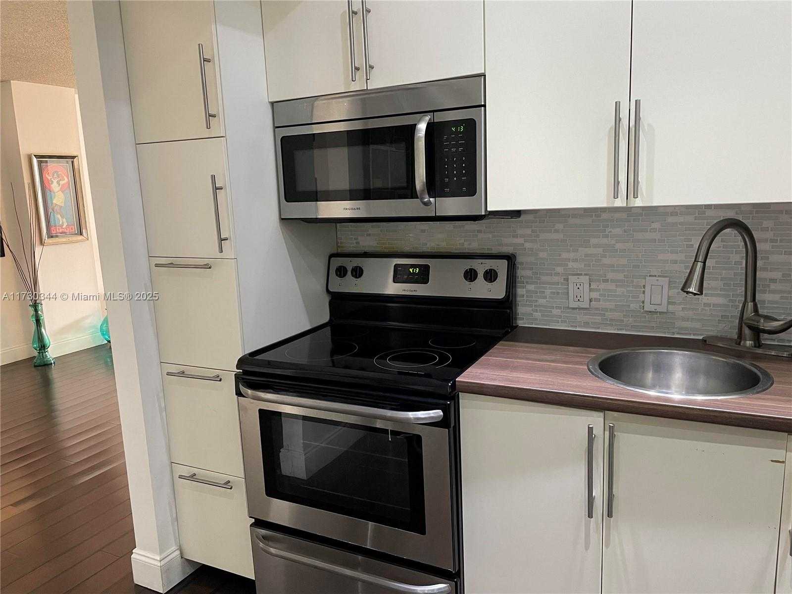 Small Image of 3475 NORTH COUNTRY CLUB DR #707, Aventura Number 7