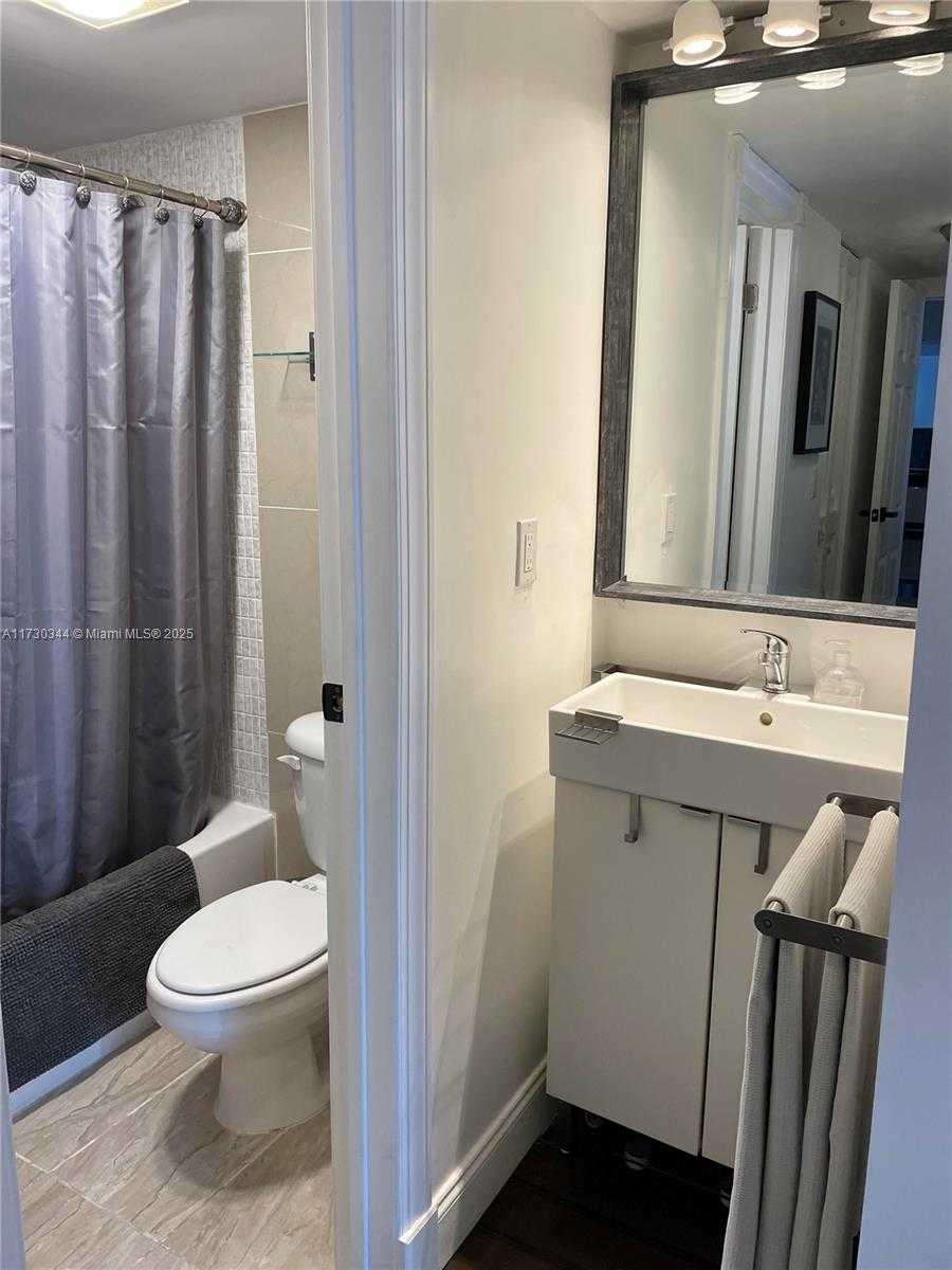Small Image of 3475 NORTH COUNTRY CLUB DR #707, Aventura Number 8