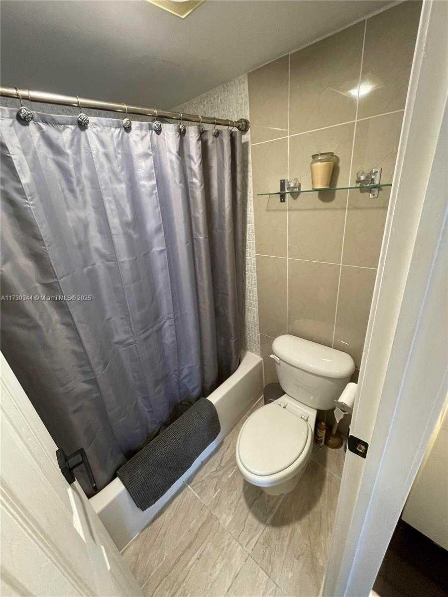 Small Image of 3475 NORTH COUNTRY CLUB DR #707, Aventura Number 9