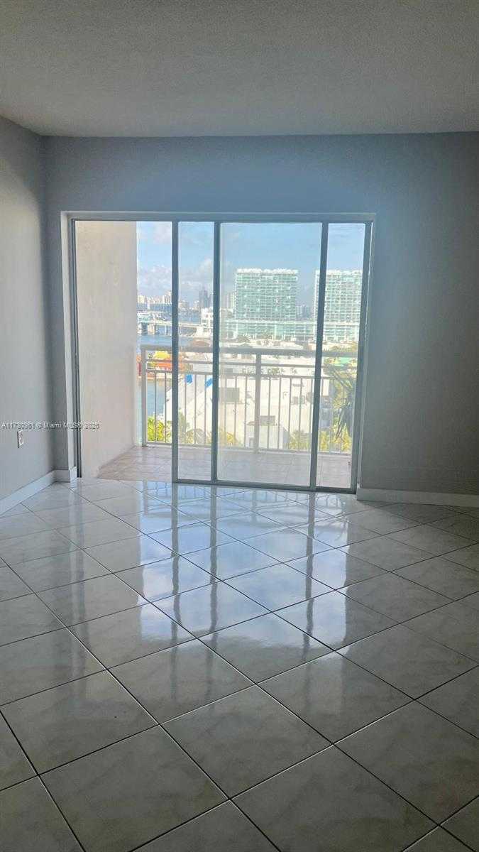 Small Image of 400 #1015, Sunny Isles Beach Number 10