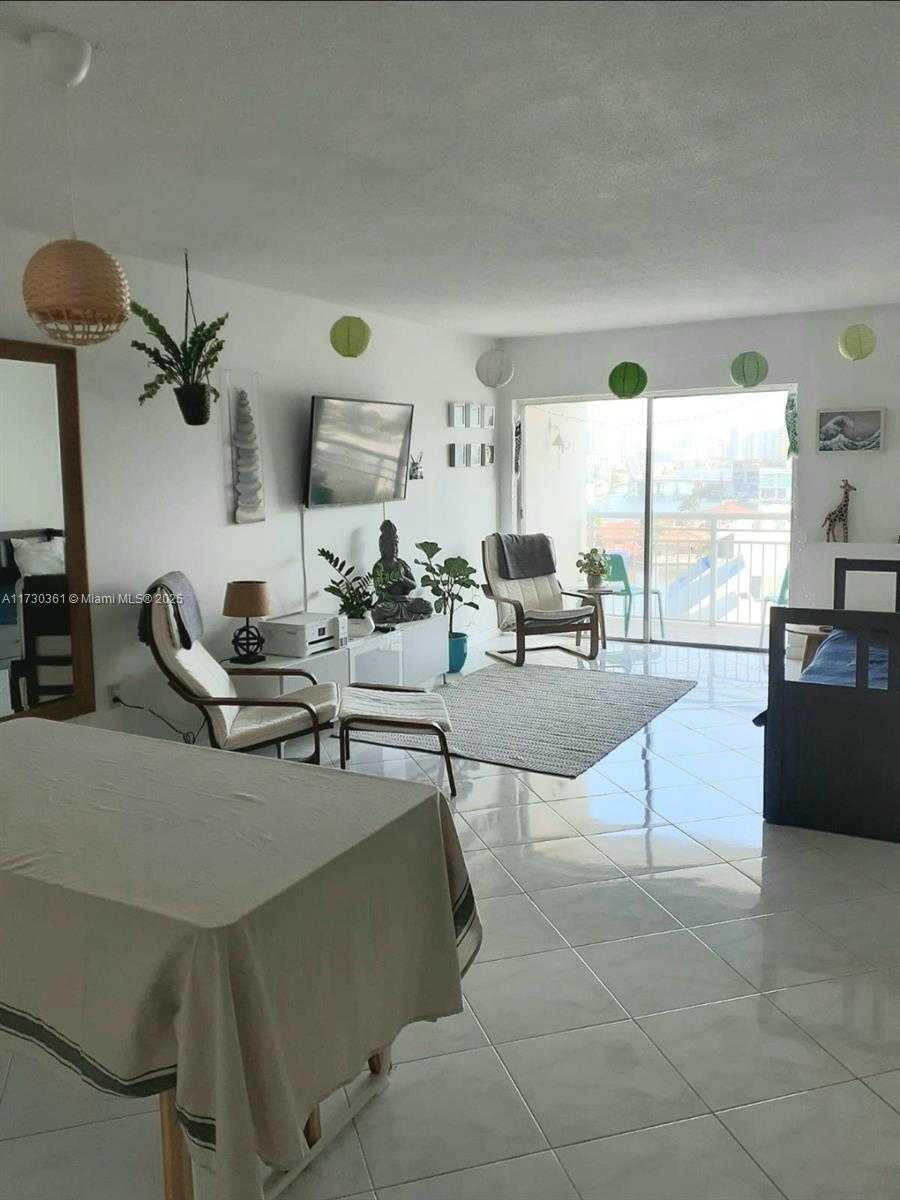 Small Image of 400 #1015, Sunny Isles Beach Number 4