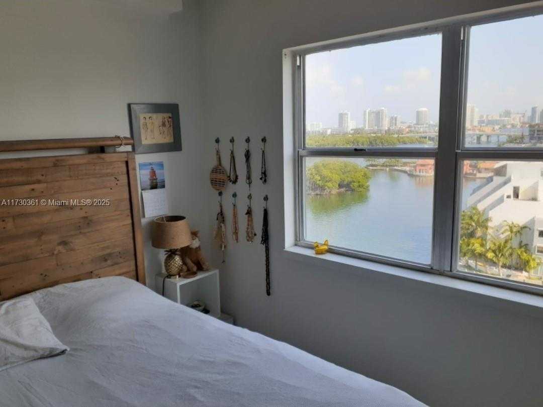 Small Image of 400 #1015, Sunny Isles Beach Number 6
