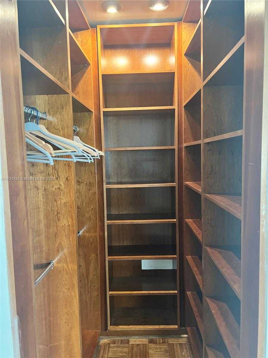 Small Image of 905 BRICKELL BAY DR #1431, Miami Number 12