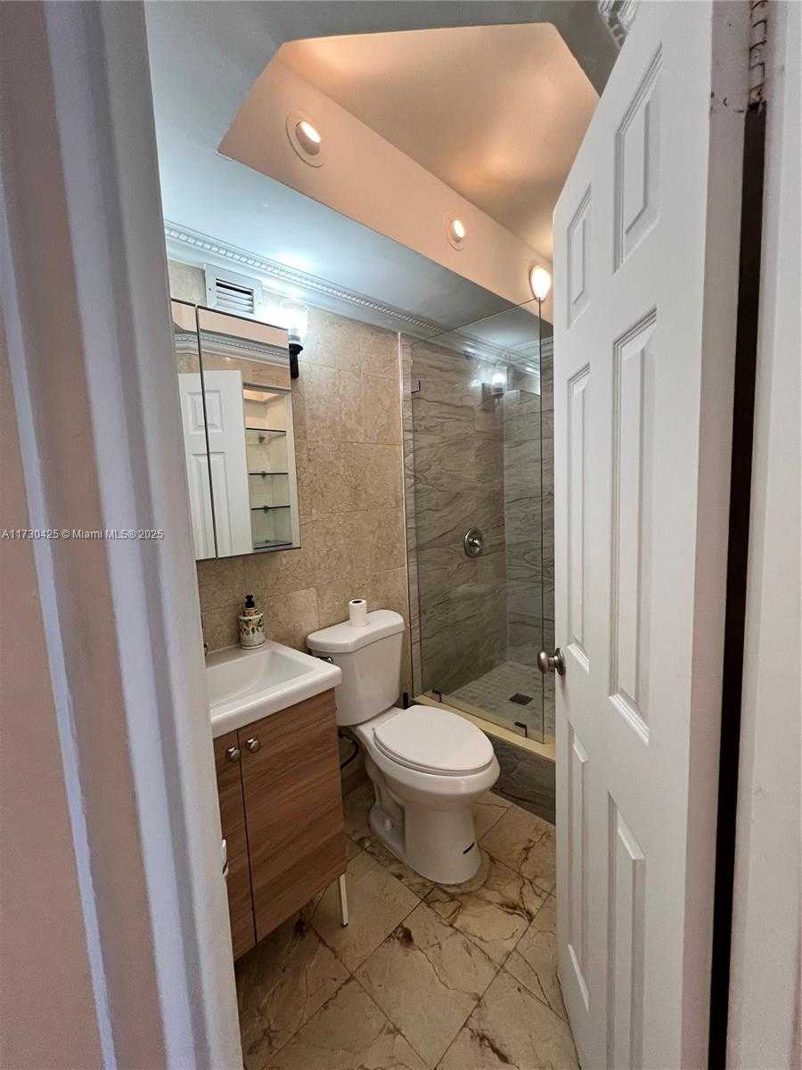 Small Image of 905 BRICKELL BAY DR #1431, Miami Number 15