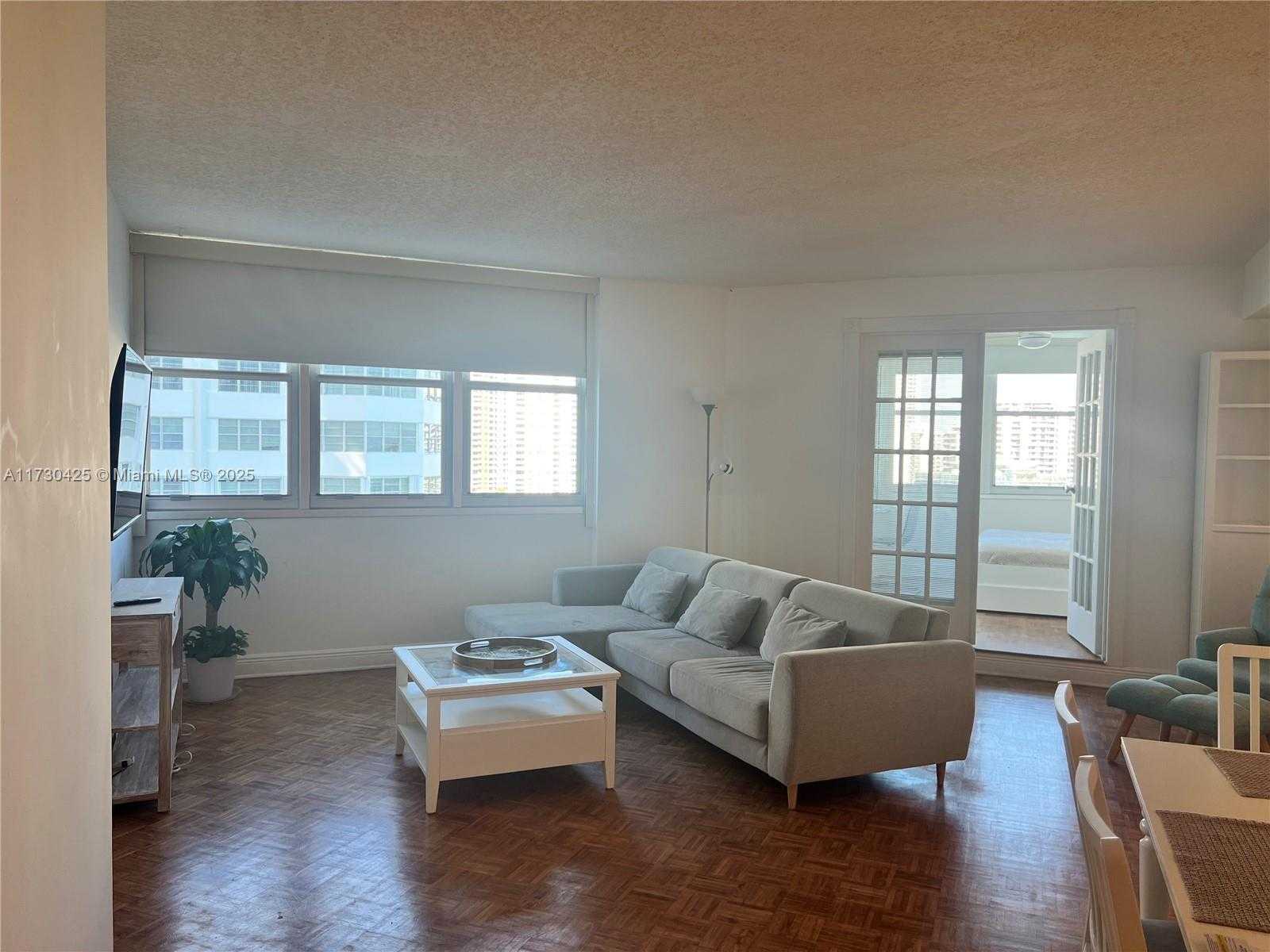 Small Image of 905 BRICKELL BAY DR #1431, Miami Number 4