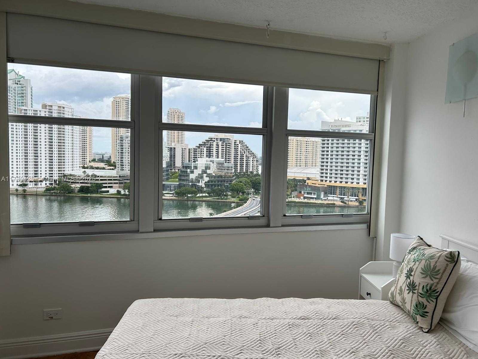 Small Image of 905 BRICKELL BAY DR #1431, Miami Number 6