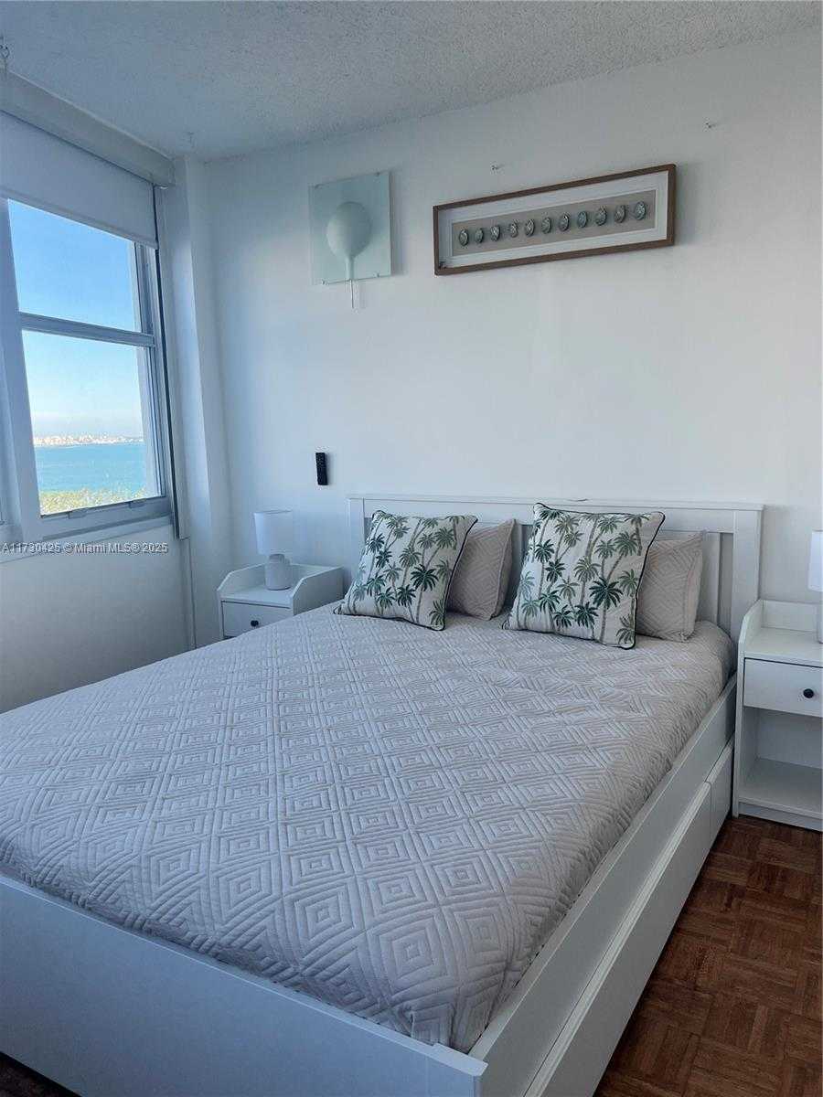 Small Image of 905 BRICKELL BAY DR #1431, Miami Number 8
