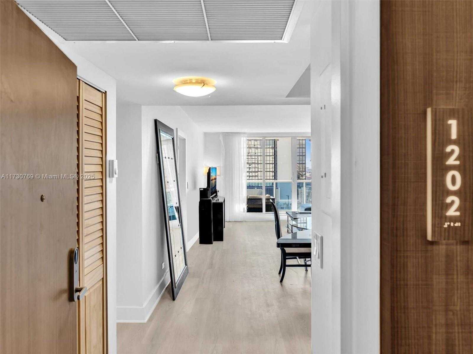Small Image of 2301 COLLINS AVE #1202, Miami Beach Number 8