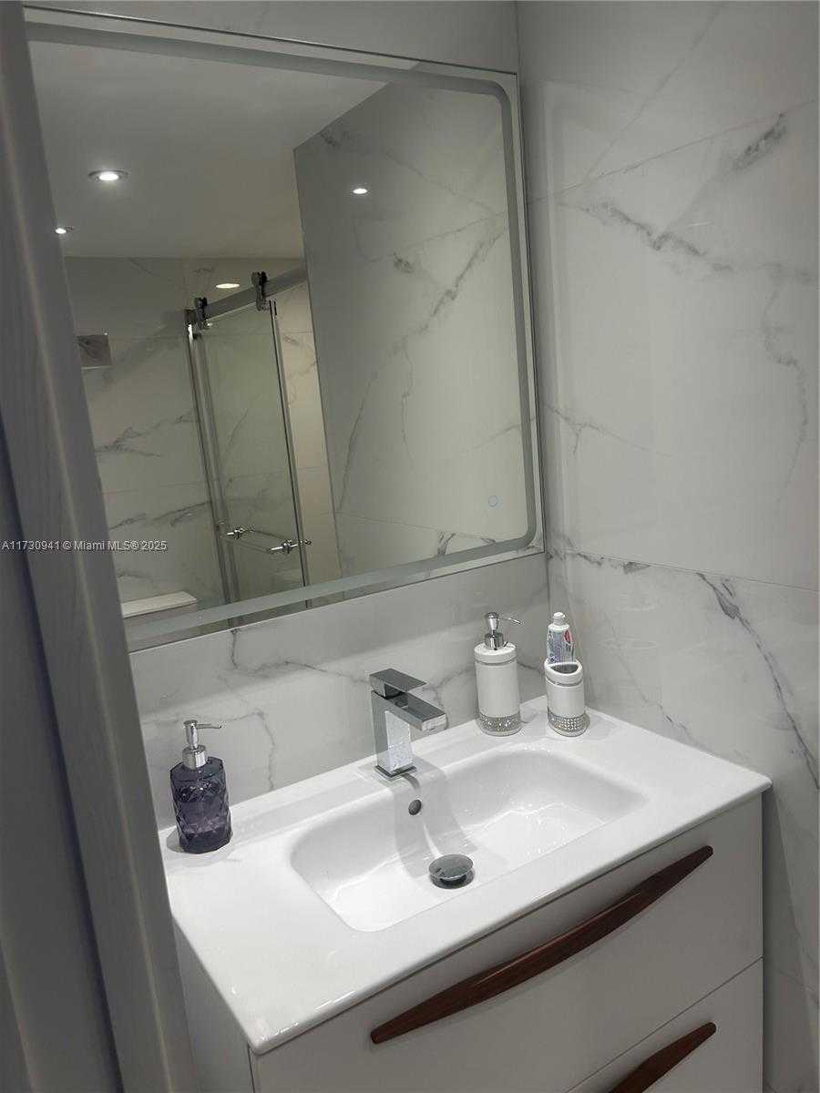 Small Image of 90 ALTON RD #1109, Miami Beach Number 4