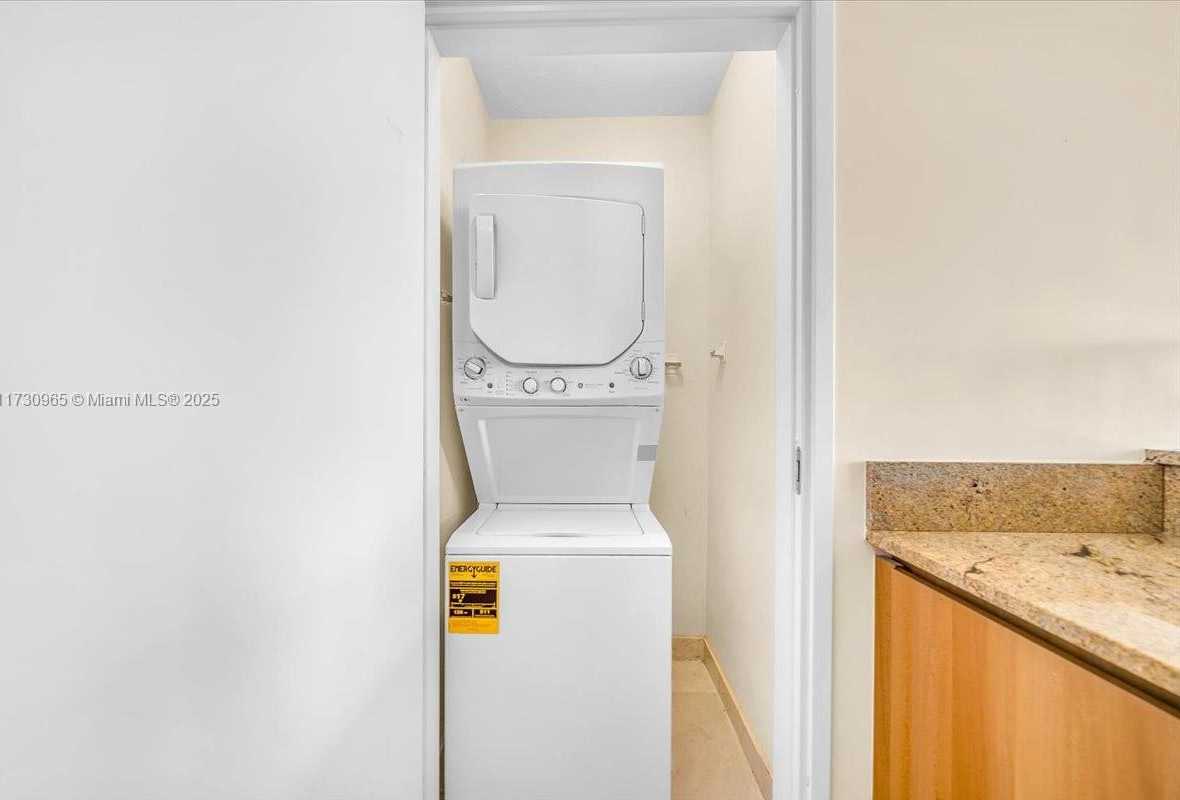 Small Image of 50 SOUTH POINTE DR #608, Miami Beach Number 19