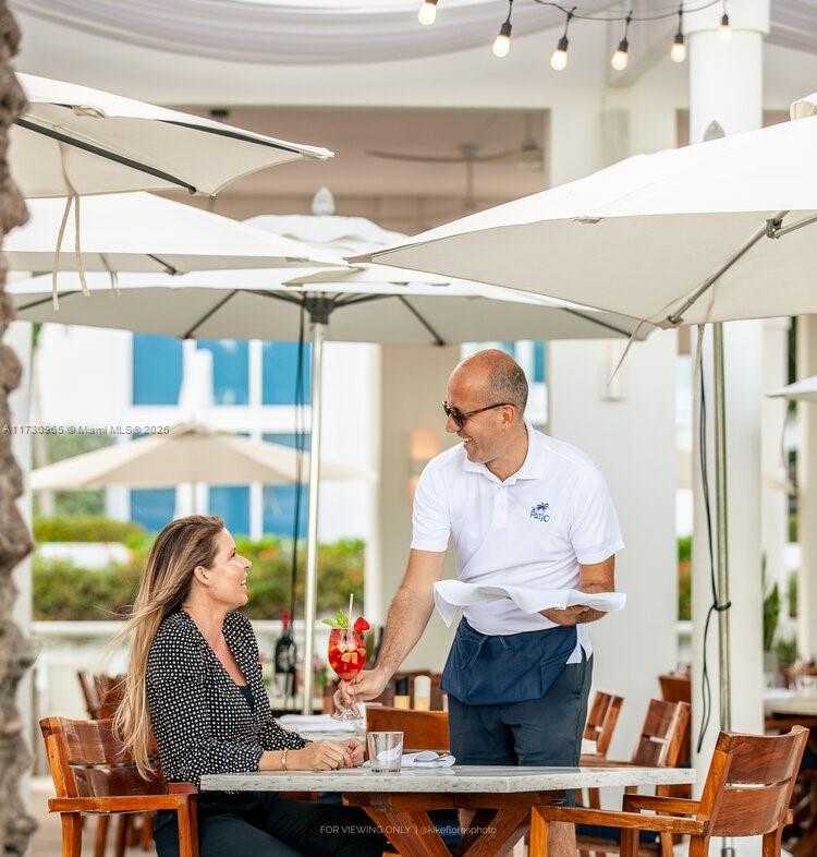 Small Image of 50 SOUTH POINTE DR #608, Miami Beach Number 32