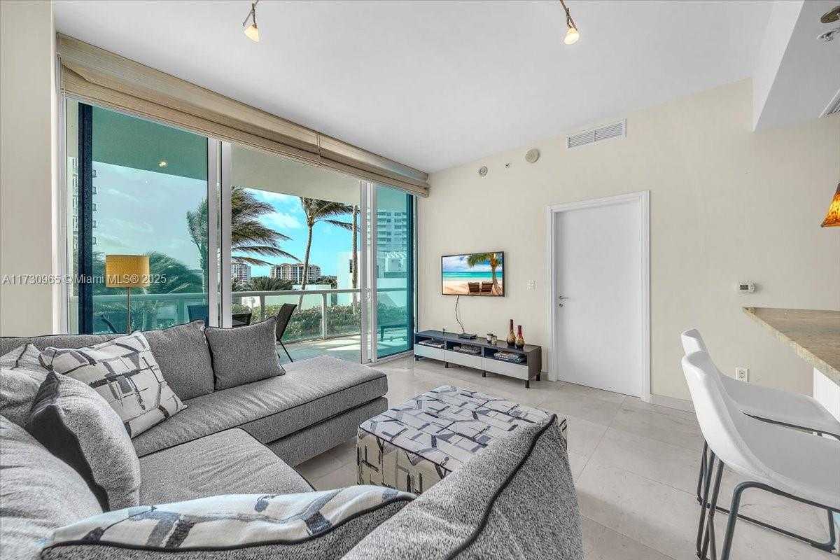 Small Image of 50 SOUTH POINTE DR #608, Miami Beach Number 8