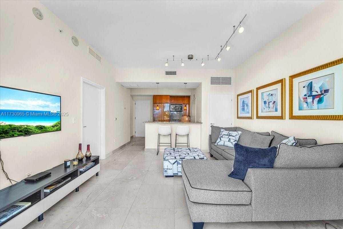 Small Image of 50 SOUTH POINTE DR #608, Miami Beach Number 9