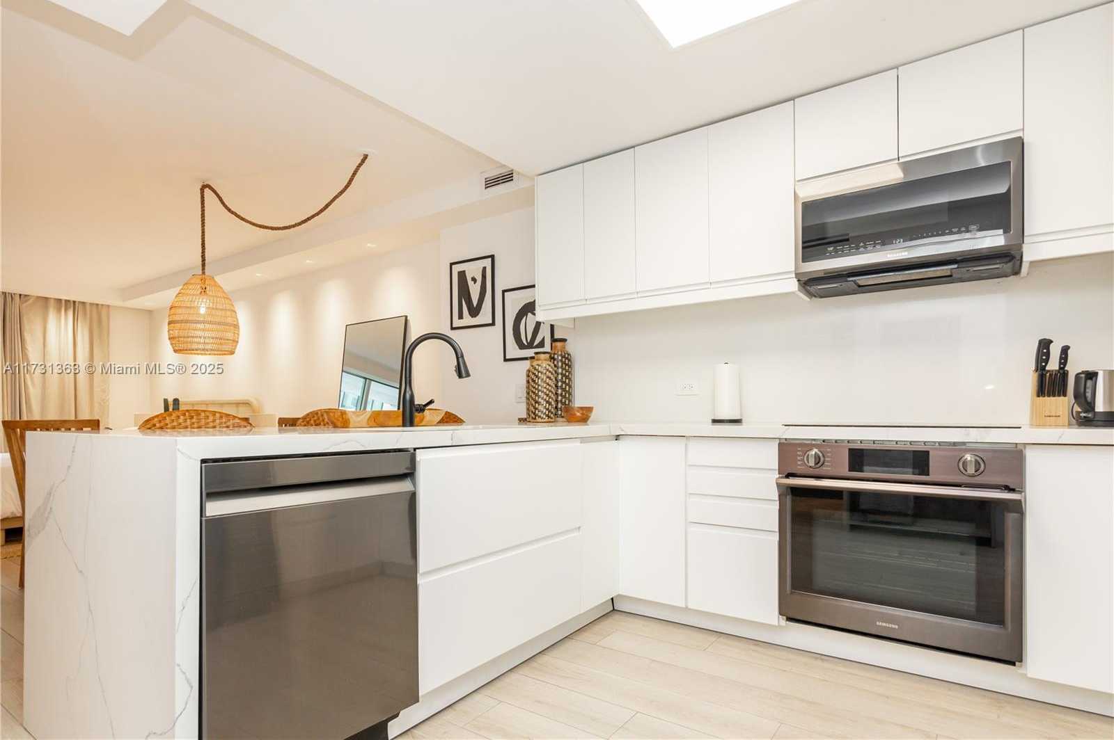 Small Image of 2301 COLLINS AVE #329, Miami Beach Number 6