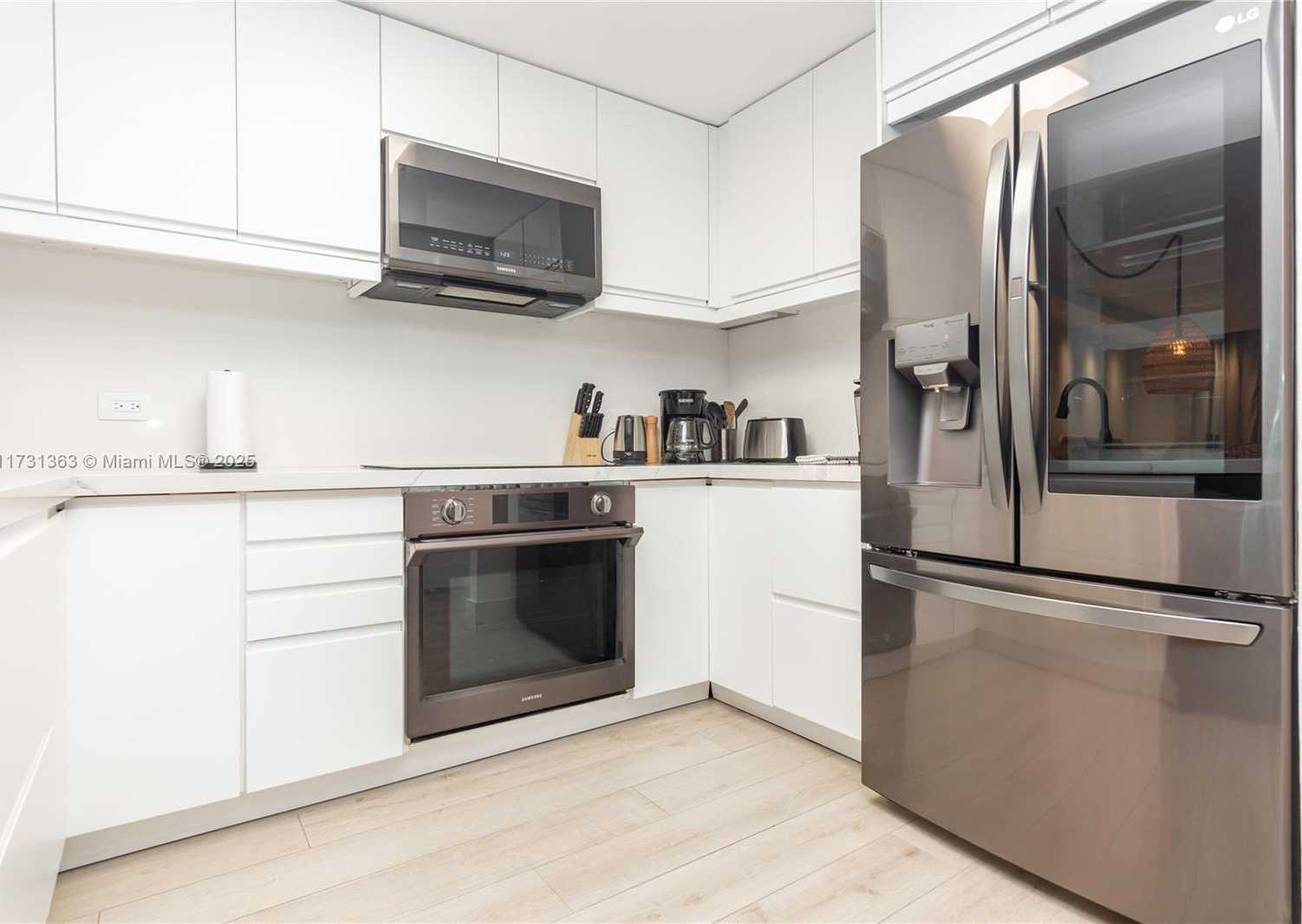Small Image of 2301 COLLINS AVE #329, Miami Beach Number 7