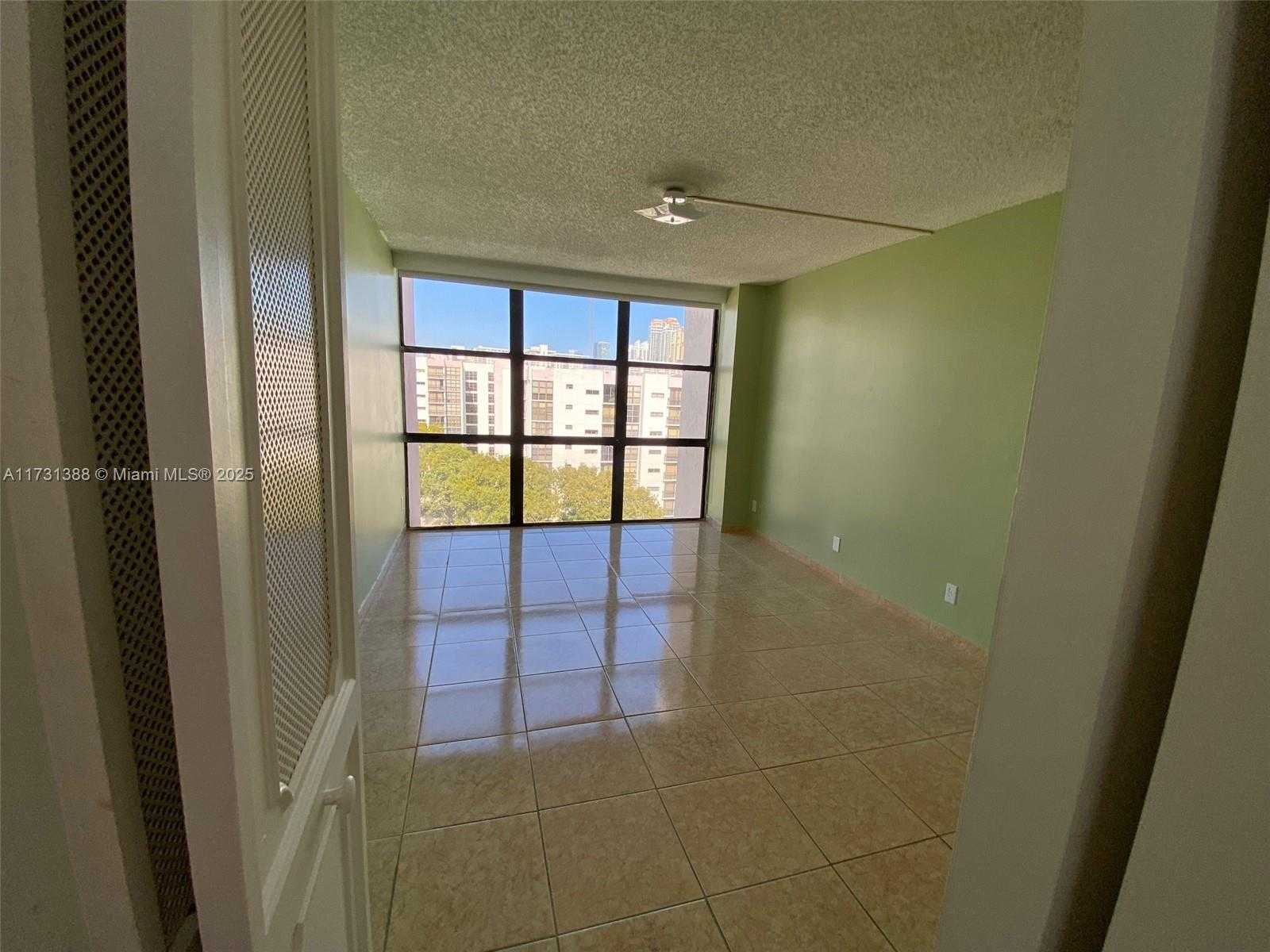Small Image of 16919 NORTH BAY RD #902, Sunny Isles Beach Number 10