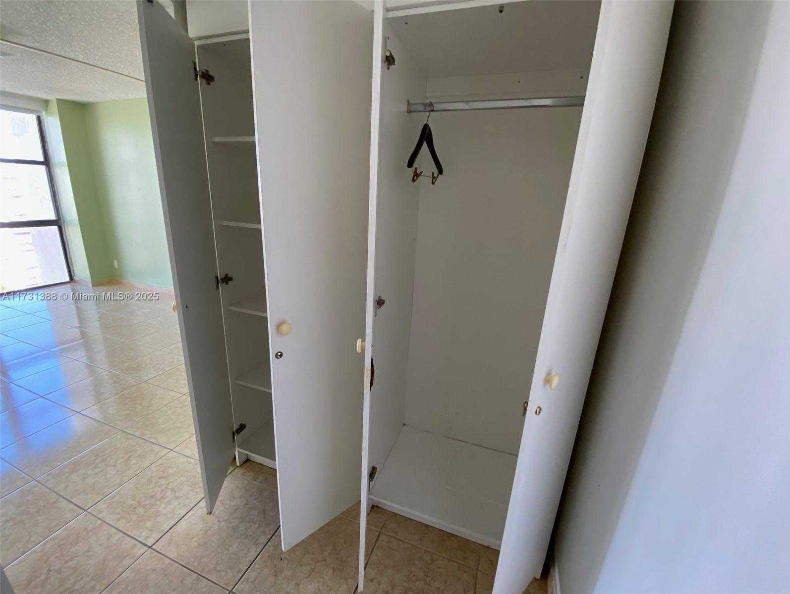 Small Image of 16919 NORTH BAY RD #902, Sunny Isles Beach Number 11