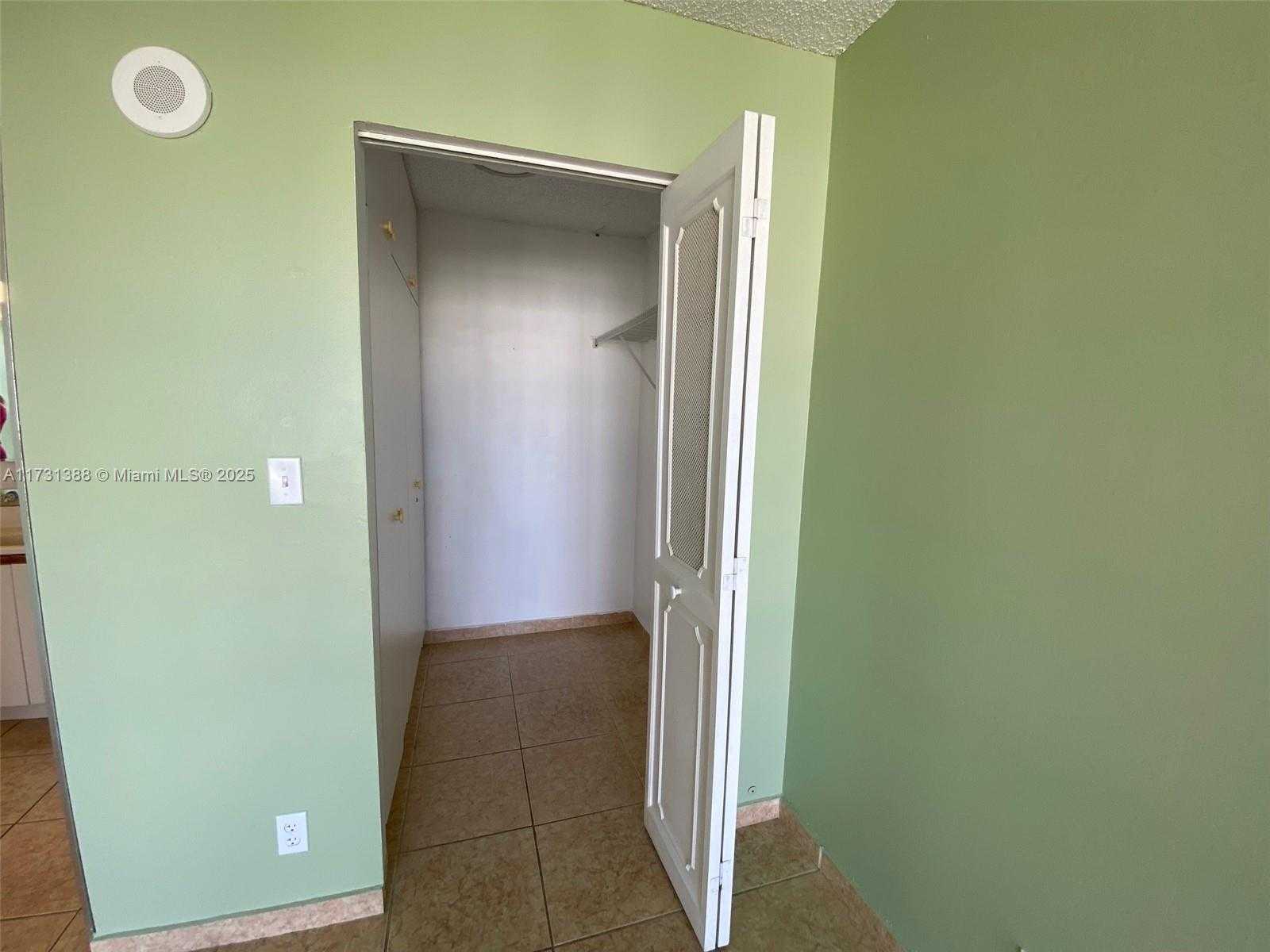Small Image of 16919 NORTH BAY RD #902, Sunny Isles Beach Number 12
