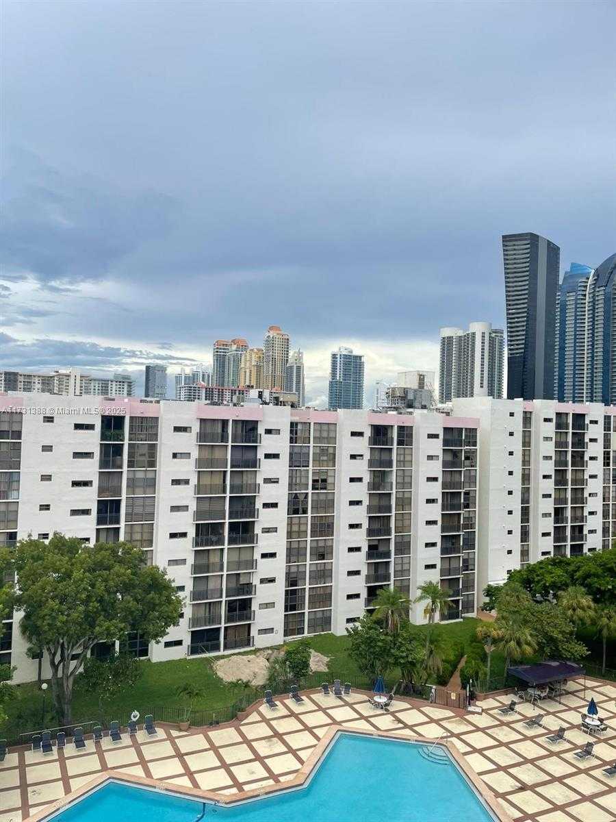 Small Image of 16919 NORTH BAY RD #902, Sunny Isles Beach Number 18
