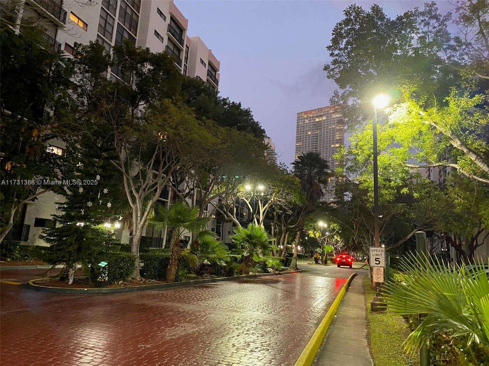 Small Image of 16919 NORTH BAY RD #902, Sunny Isles Beach Number 2