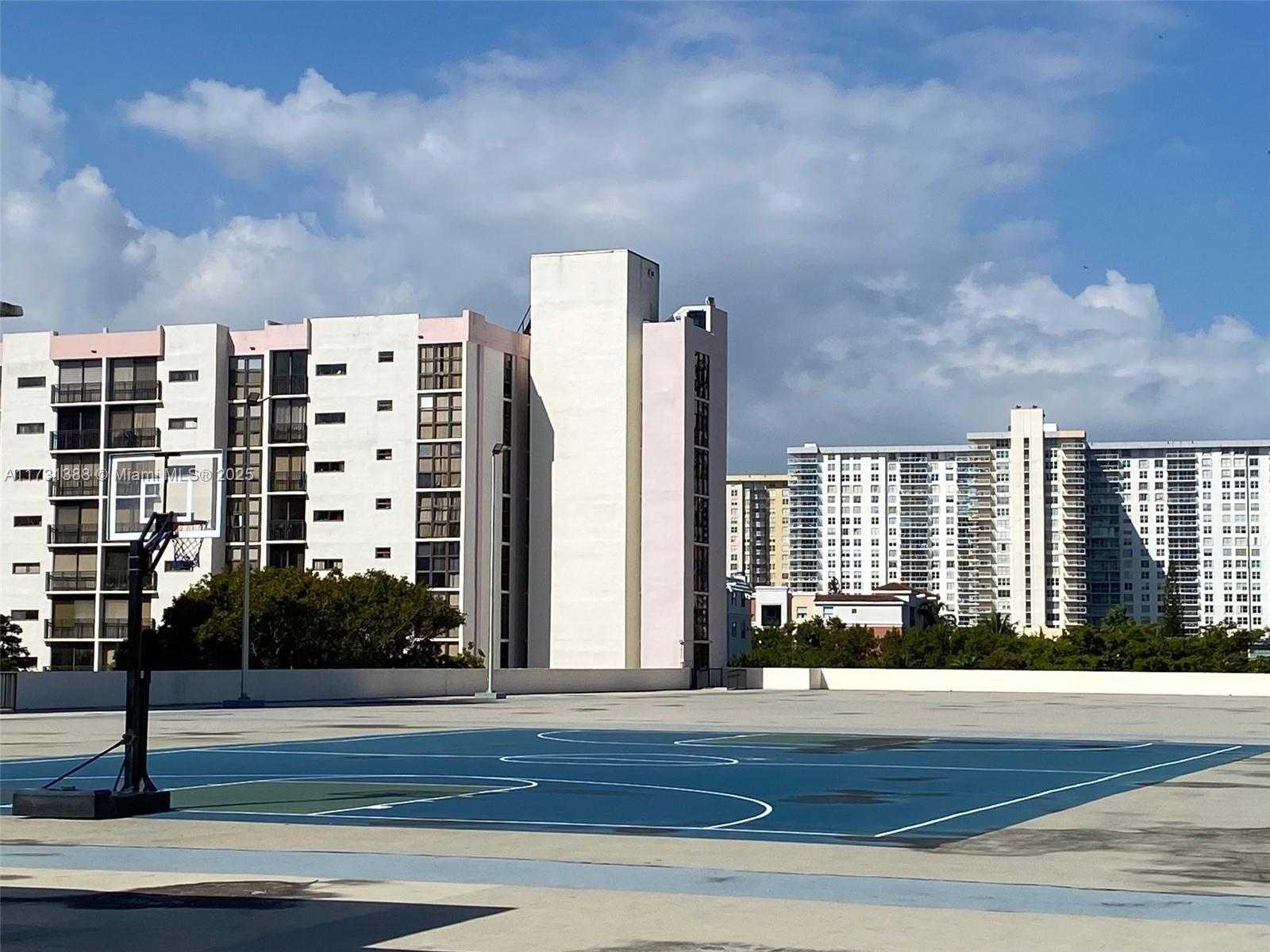 Small Image of 16919 NORTH BAY RD #902, Sunny Isles Beach Number 21