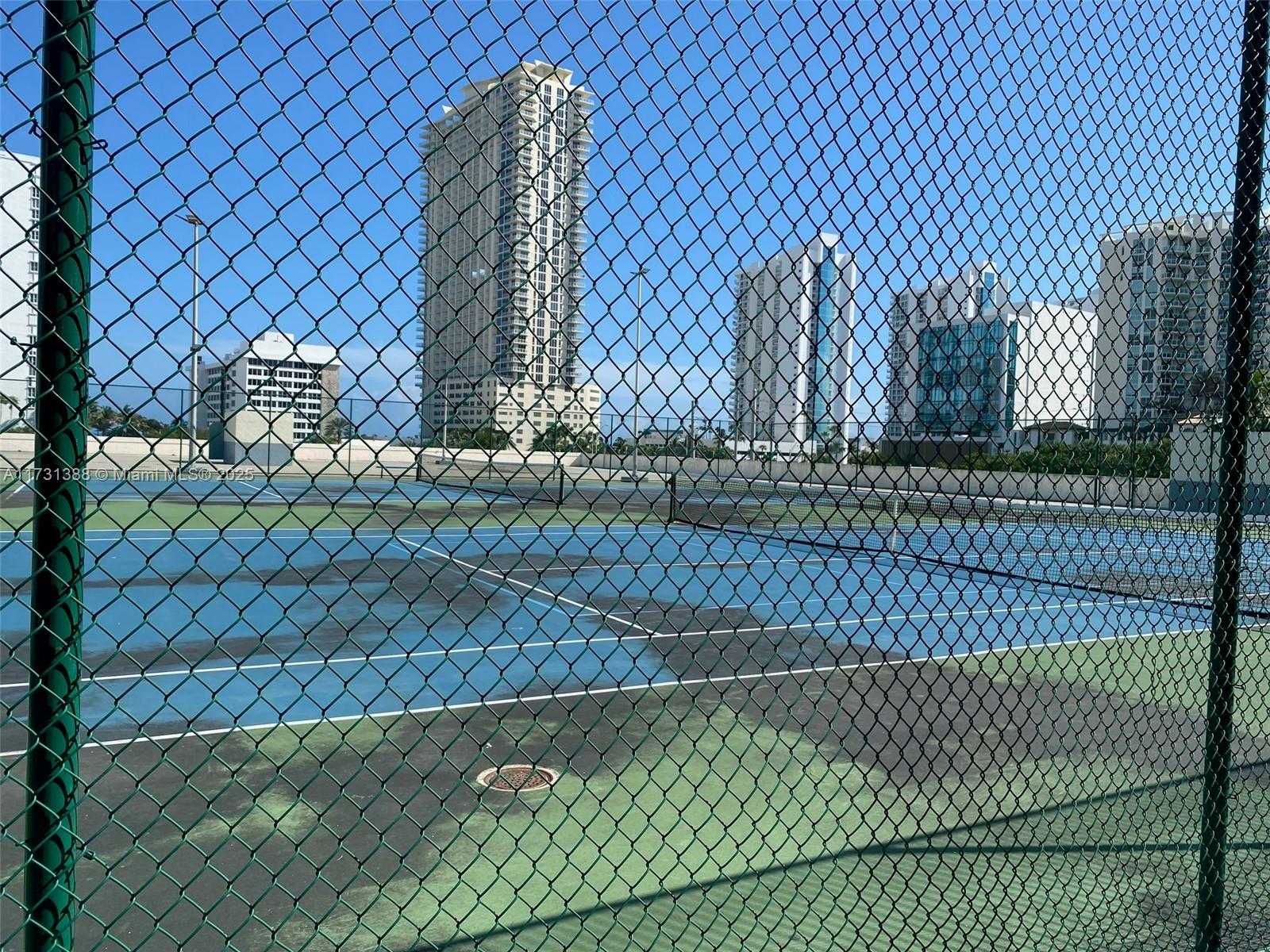 Small Image of 16919 NORTH BAY RD #902, Sunny Isles Beach Number 22