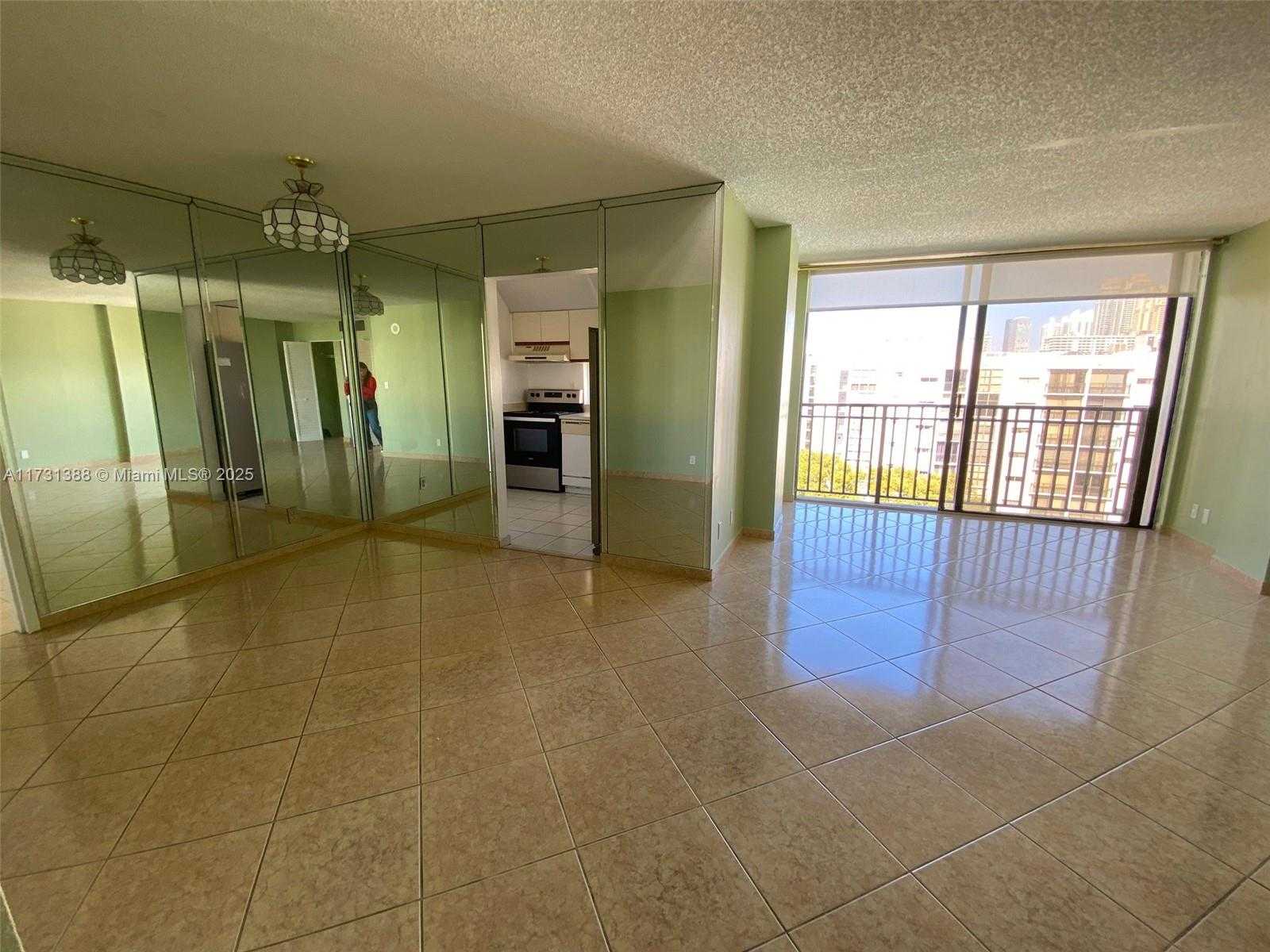 Small Image of 16919 NORTH BAY RD #902, Sunny Isles Beach Number 4