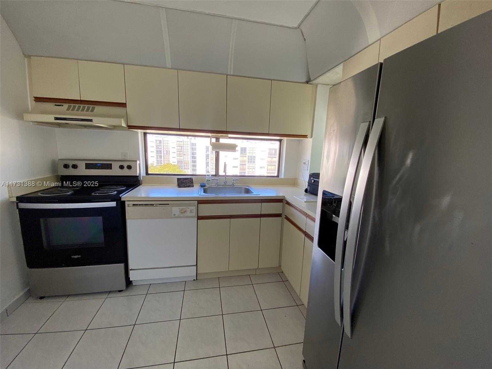 Small Image of 16919 NORTH BAY RD #902, Sunny Isles Beach Number 6