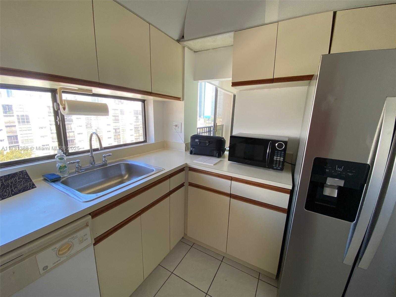 Small Image of 16919 NORTH BAY RD #902, Sunny Isles Beach Number 8