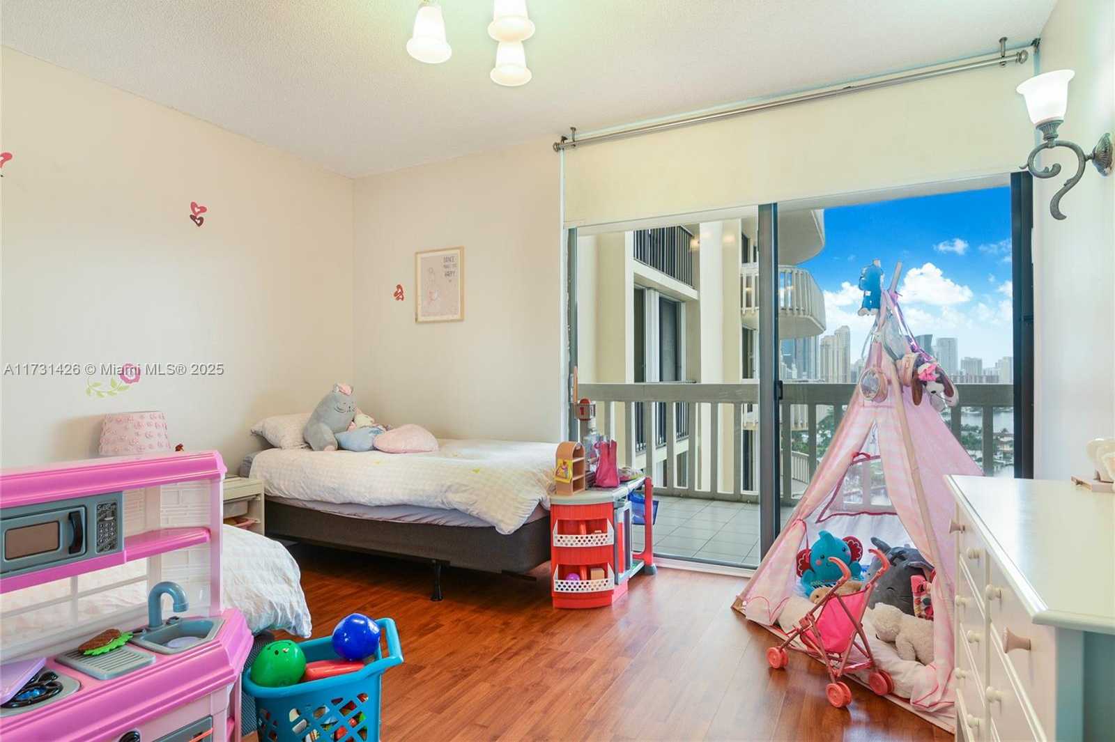 Small Image of 19355 TURNBERRY WAY #19F, Aventura Number 10