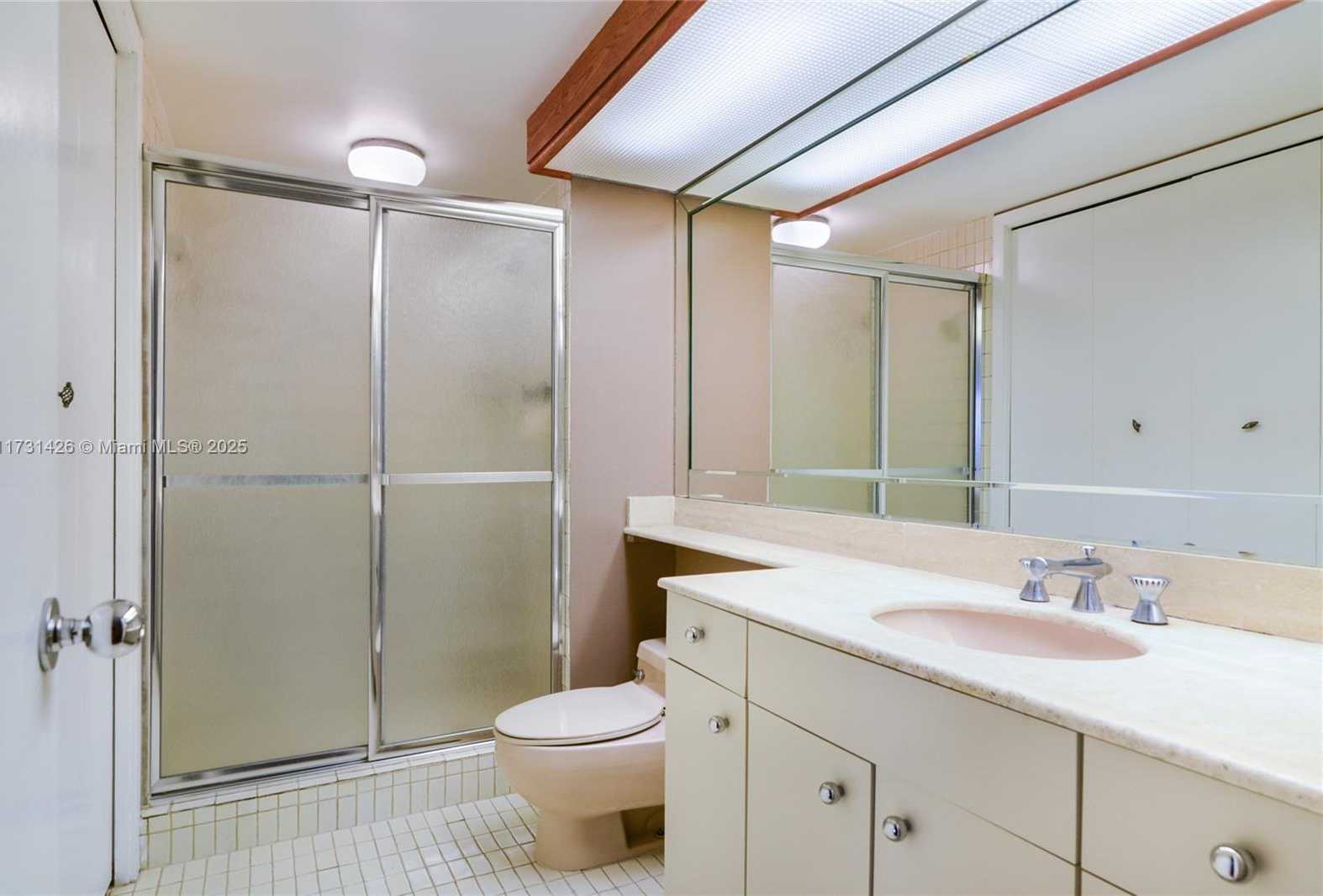 Small Image of 19355 TURNBERRY WAY #19F, Aventura Number 11