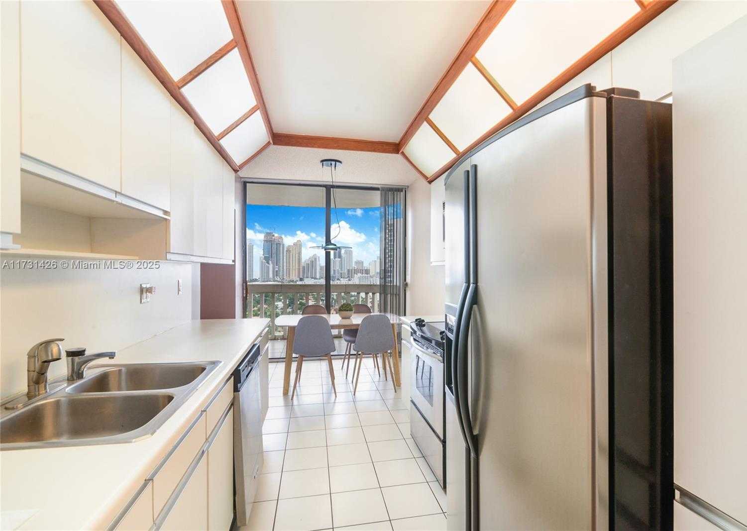 Small Image of 19355 TURNBERRY WAY #19F, Aventura Number 12