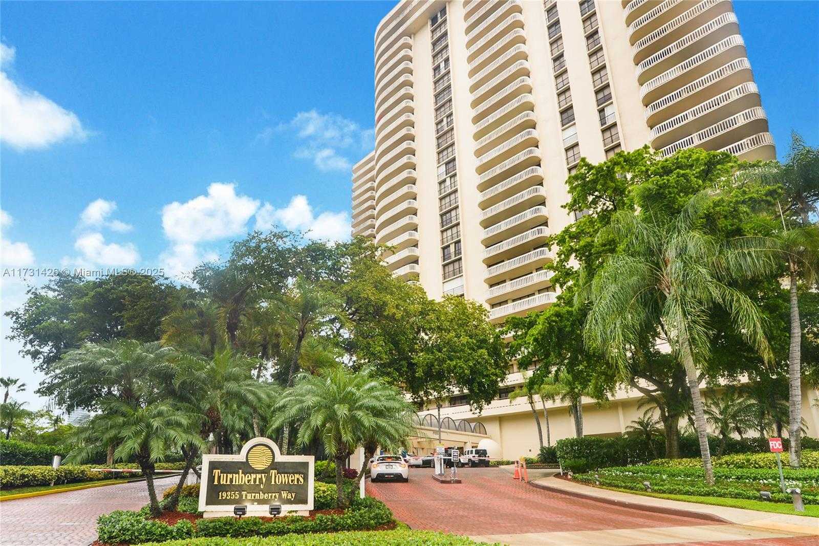 Small Image of 19355 TURNBERRY WAY #19F, Aventura Number 3