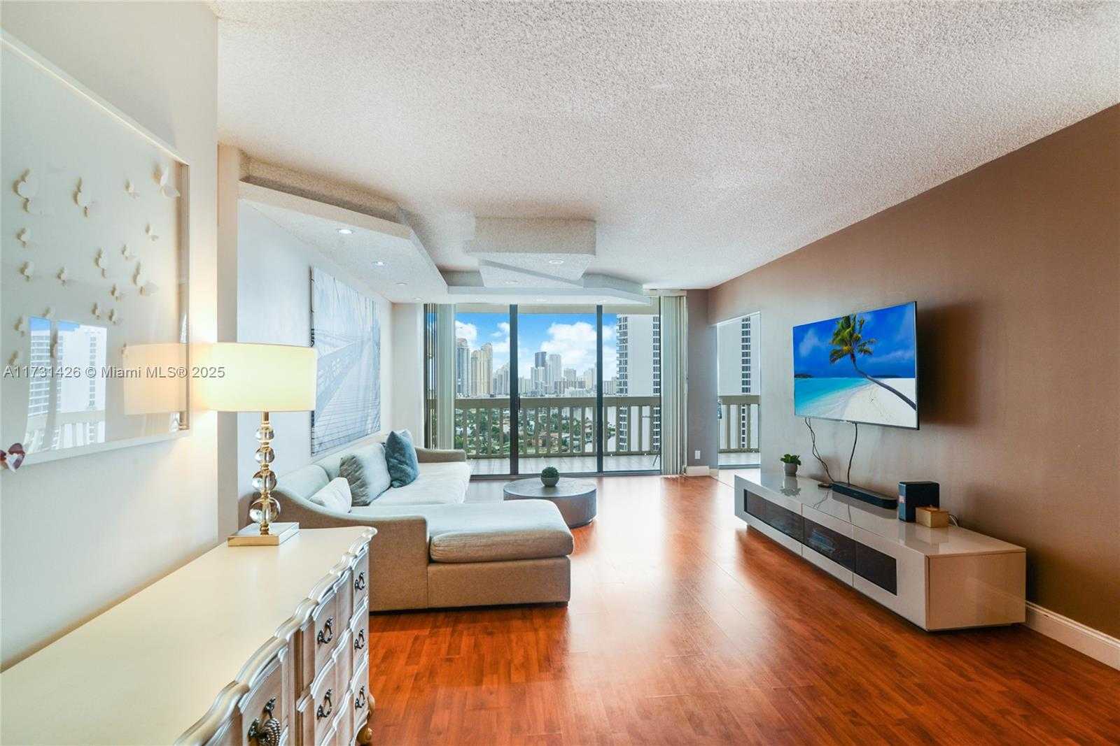 Small Image of 19355 TURNBERRY WAY #19F, Aventura Number 4