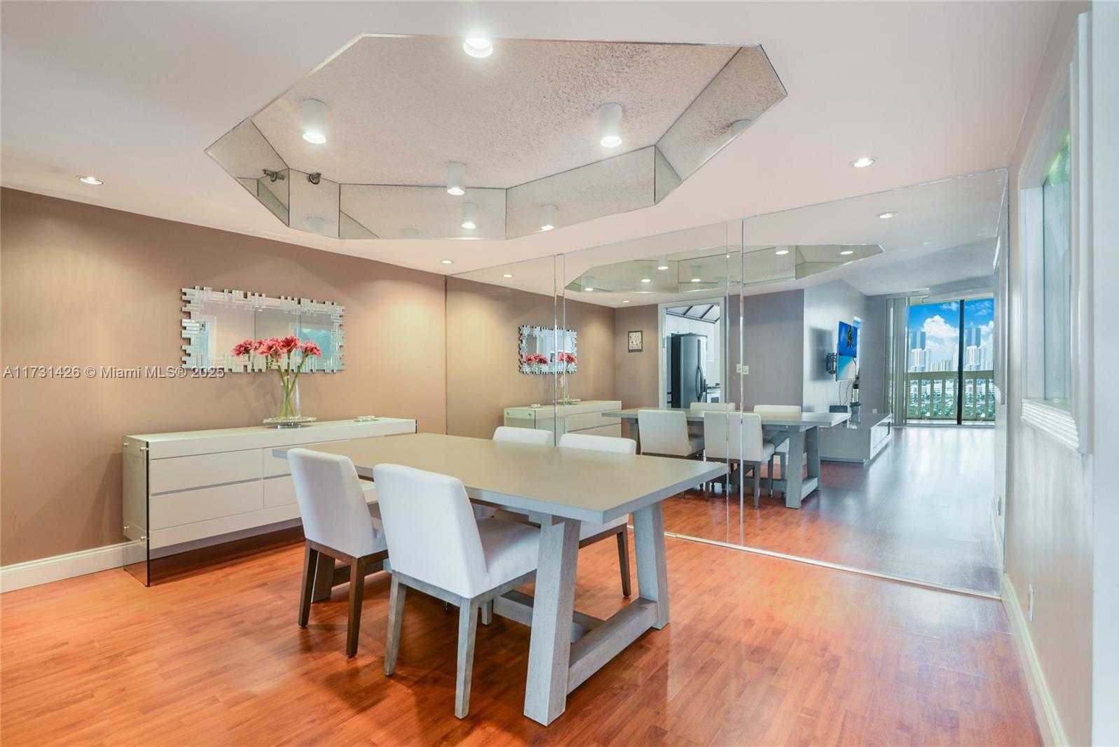 Small Image of 19355 TURNBERRY WAY #19F, Aventura Number 6