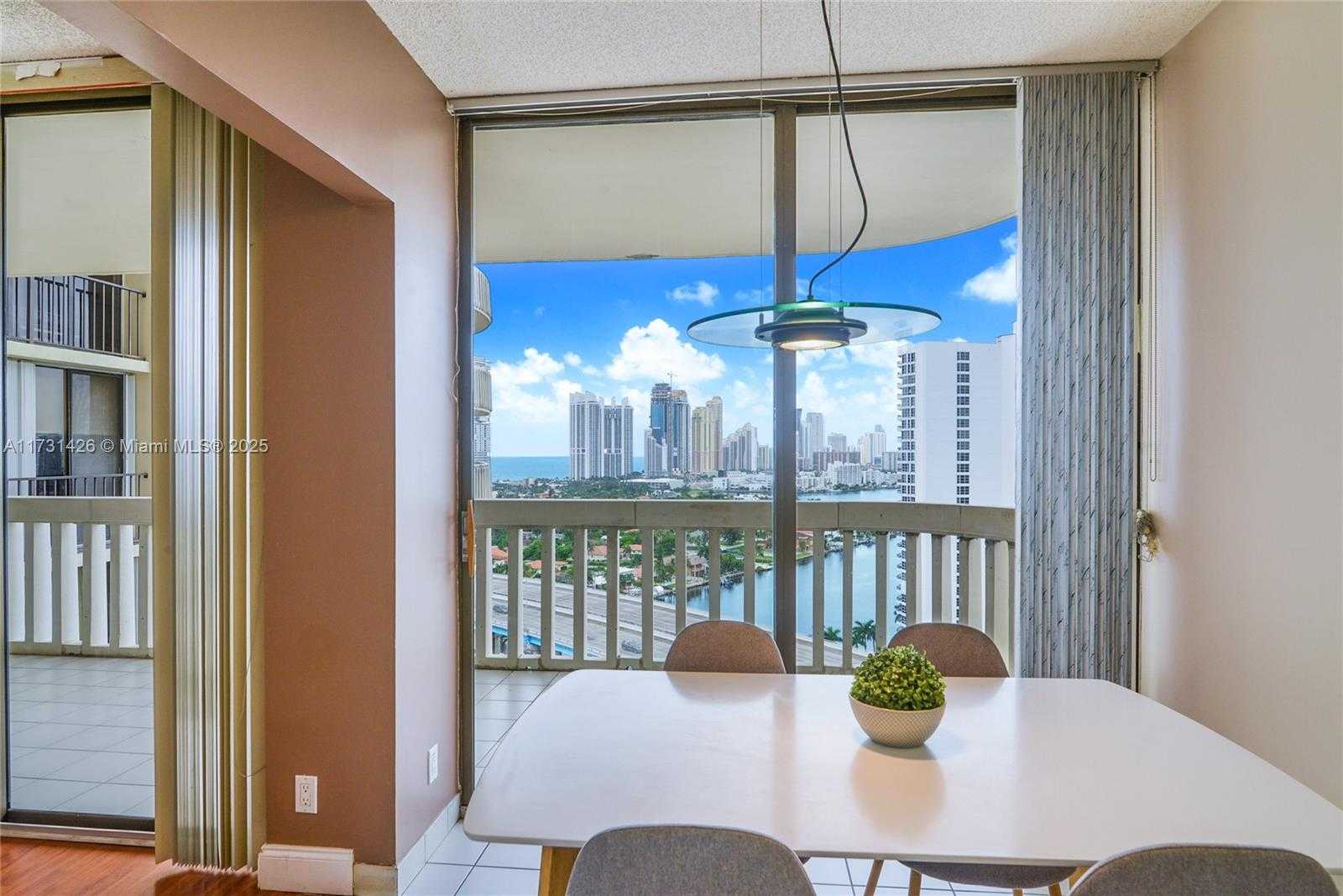 Small Image of 19355 TURNBERRY WAY #19F, Aventura Number 7
